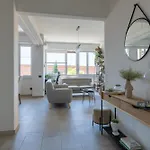 Guesthost - Charming Modern In Apartmán *