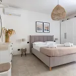 Guesthost - Charming Modern In Lägenhet