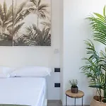 Guesthost - Charming Modern In