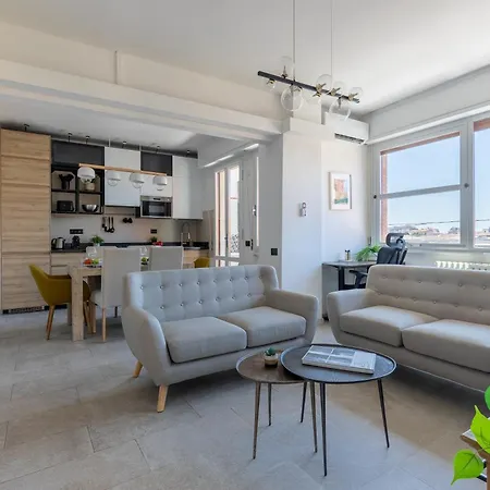 Guesthost - Charming Modern In Apartment *