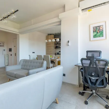 Guesthost - Charming Modern In Apartament Piza