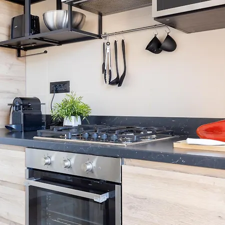 Apartment Guesthost - Charming Modern In *