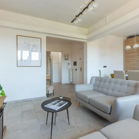 Guesthost - Charming Modern In Apartment Pisa
