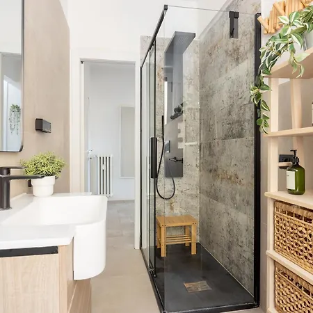 Apartment Guesthost - Charming Modern In Pisa