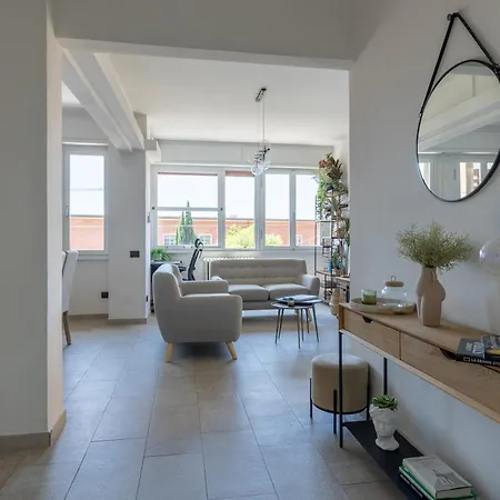 Guesthost - Charming Modern In Apartament *