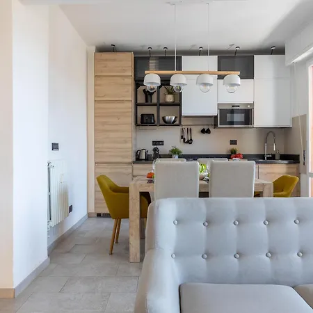 Guesthost - Charming Modern In *