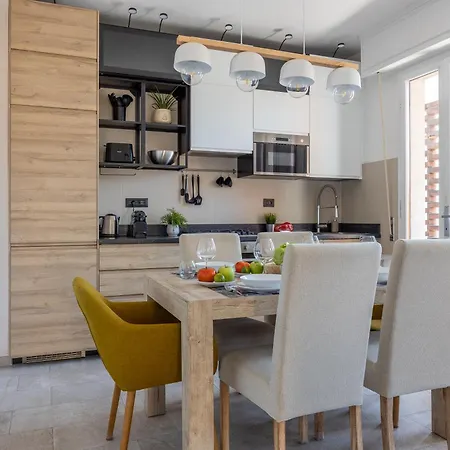 Guesthost - Charming Modern In *