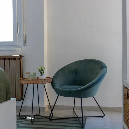 Guesthost - Charming Modern In *